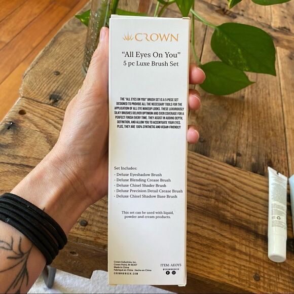 Crown Brushes "All Eyes on You" Brush Set BNIB NWT - Picture 6 of 7